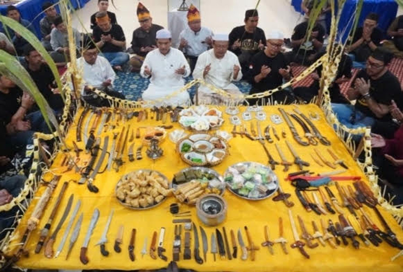 D:\2025\Juli 2025\3 Juli 2025\5\hal 5\Komunitas Wasaka Boemi Putera menggelar tradisi Atur Dahar.jpg