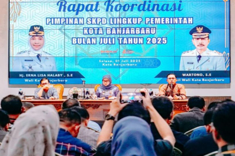 D:\2025\Juli 2025\3 Juli 2025\5\hal 5\Wali Kota Banjarbaru Erna Lisa Halaby bersama Wakil Wali Kota Wartono.jpg