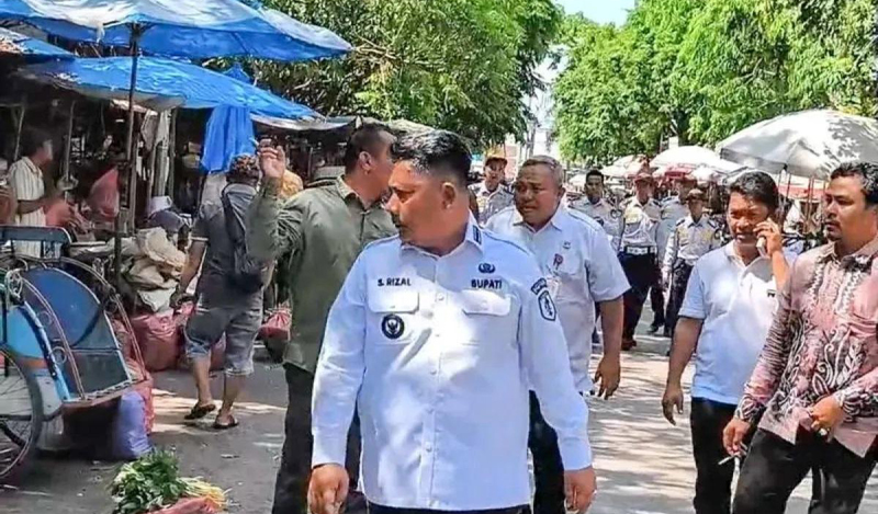 D:\2025\Juli 2025\31 Juli 2025\2\2\New Folder\Pedagang Liar di Pasar Keramat Barabai Ditertibkan.jpg