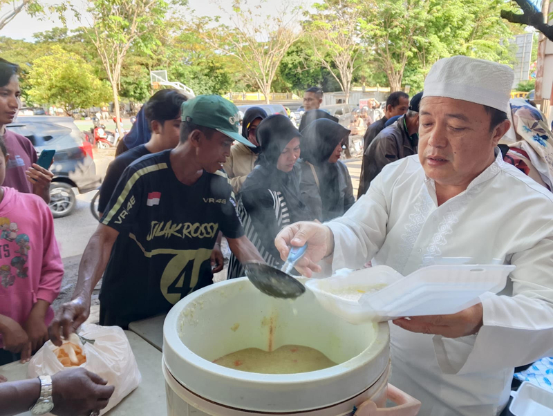 D:\2025\Juli 2025\7 Juli 2025\5\hal 5\Anggota DPRD Provinsi Kalimantan Selatan, Muhammad Rosehan NB, bersama manajemen Taher Square.jpg
