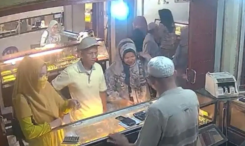 D:\2025\Juli 2025\8 Juli 2025\2\Pencuri Emas di Pasar Murakata Ditangkap.jpg