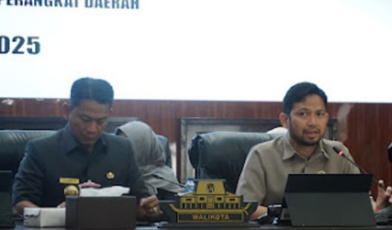 D:\2025\Juli 2025\8 Juli 2025\5\hal 5\Ketua DPRD Kota Banjarmasin Rikval Fachruri (kanan) dan Wali Kota.jpg