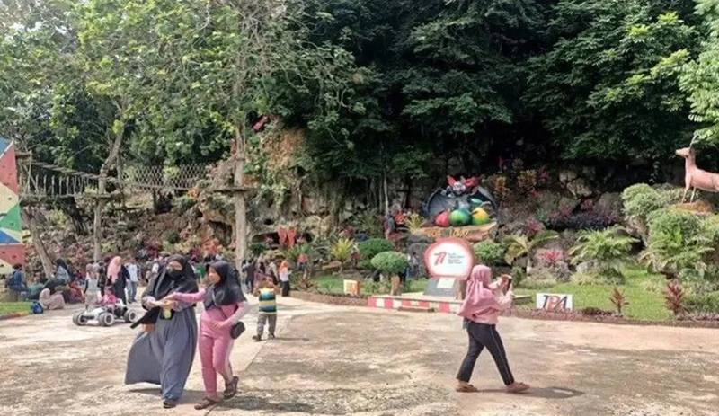 D:\2025\Agustus 2025\13 Agustus 2025\2\2\Goa Lowo, Objek Wisata Primadona Kalimantan.jpg