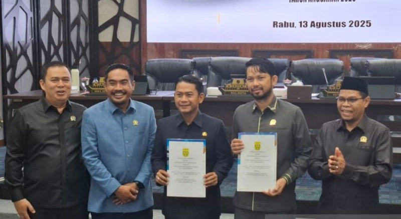D:\2025\Agustus 2025\15 Agustus 2025\5\hal 5\Wali Kota Banjarmasin H Muhammad Yamin HR bersama pimpinan DPRD Kota.jpg