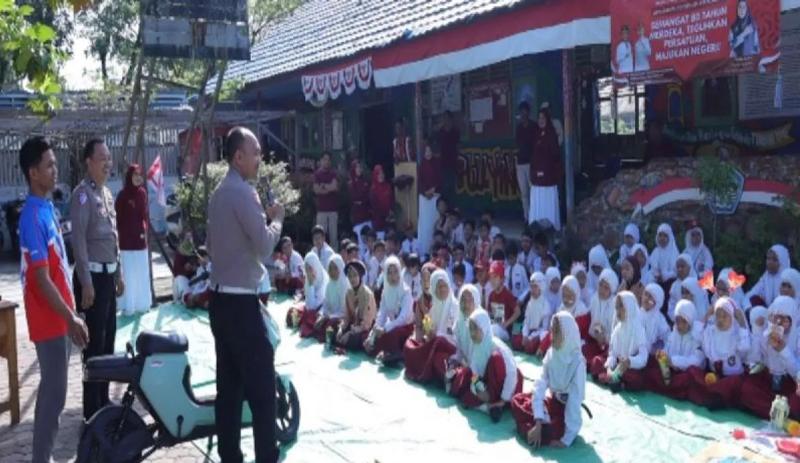 D:\2025\Agustus 2025\19 Agustus 2025\2\222\New Folder\Pelajar Diedukasi Penggunaan Sepeda Listrik.jpg