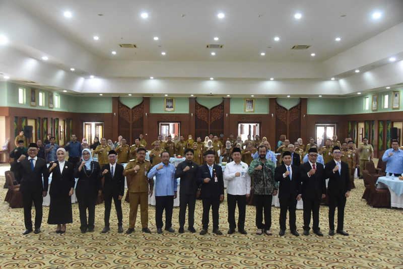 D:\2025\Agustus 2025\20 Agustus 2025\2\2\Gubernur Kukuhkan Komisioner KPID Kalsel.jpg