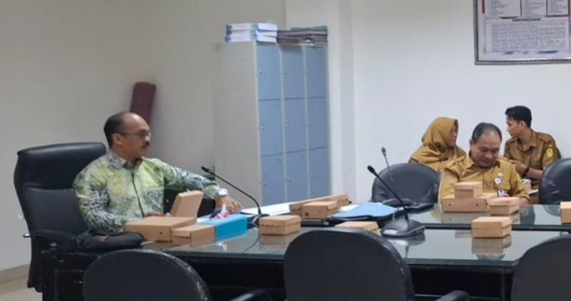 D:\2025\Agustus 2025\20 Agustus 2025\5\hal 5\Anggota DPRD Kota Banjarmasin Aliansyah saat memimpin rapat.jpg