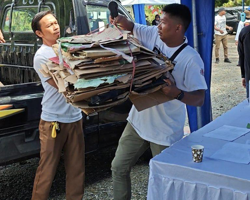 D:\2025\Agustus 2025\21 Agustus 2025\2\2\New Folder\Masyarakat Antusias Tukarkan Sampah dengan Sembako.jpg