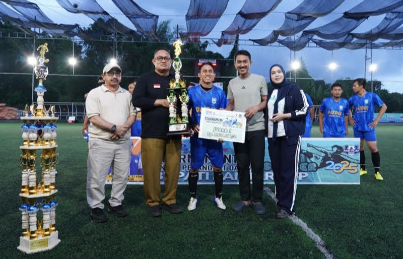 D:\2025\Agustus 2025\21 Agustus 2025\5\hal 5\Bupati Banjar H Saidi Mansyur didampingi isteri yang juga Ketua TP PKK.jpg