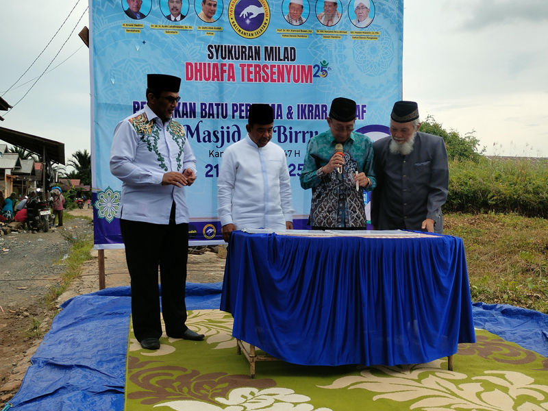 D:\2025\Agustus 2025\22 Agustus 2025\5\hal 5\Penandatangan prasasti mesjid Al Birru.jpg