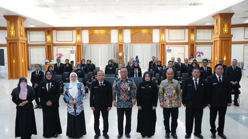 D:\2025\Agustus 2025\24 Agustus 2025\hal 3\hal 6\berita dan foto kontrak pemprov kalsel untuk halaman 6, terbit Senin tanggal 25 Agustus 2025\2.jpg