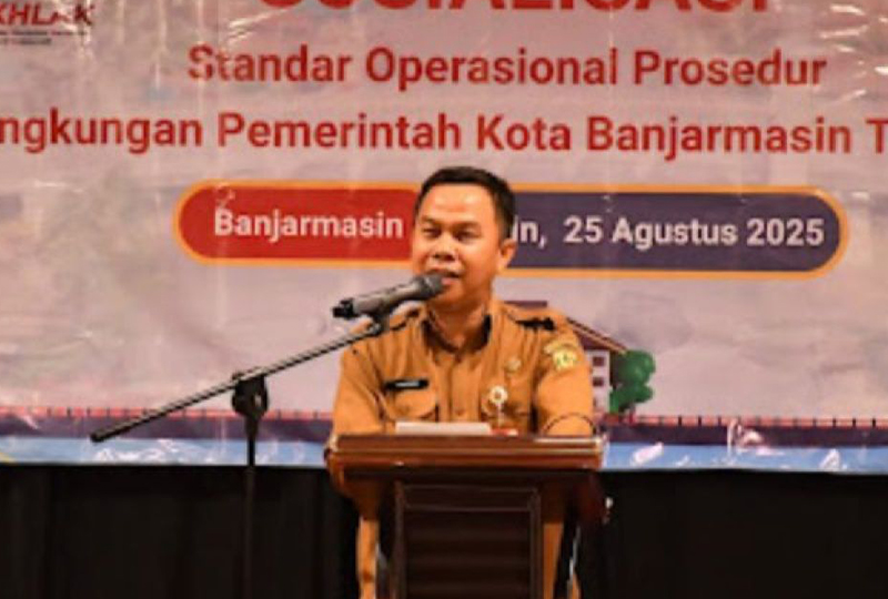 D:\2025\Agustus 2025\25 Agustus 2025\5\hal 5\Sekretaris Daerah Kota Banjarmasin Ikhsan Budiman saat membuka sosialisasi SOP.jpg