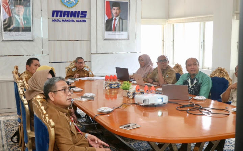 D:\2025\Agustus 2025\27 Agustus 2025\5\hal 5\Pj Sekda Banjar Ikhwansyah didampingi Kepala Disbudporapar Banjar Irwan Jaya.jpg