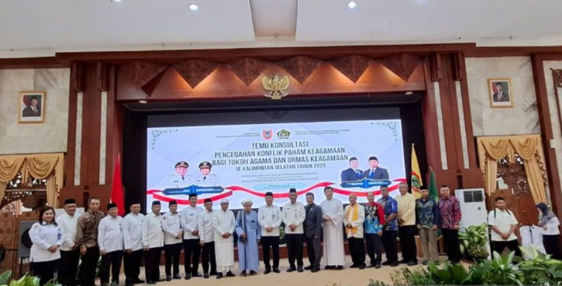 D:\2025\Agustus 2025\29 Agustus 2025\5\hal 5\Kepala Kanwil Kemenag Kalsel H Muhammad Yamin dan jajarannya.jpg