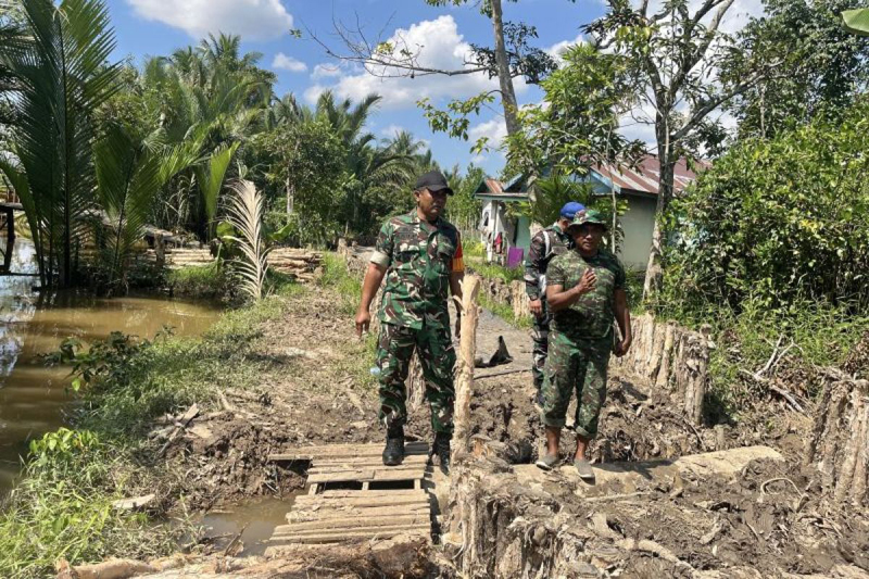 D:\2025\Agustus 2025\4 Agustus 2025\5\hal 5\Komandan Kodim 1007Banjarmasin Kolonel Inf Sigit Purwoko (kiri).jpg