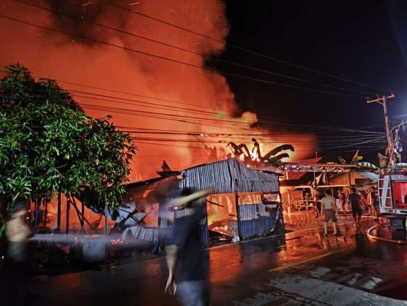D:\2025\September 2025\17 September 2025\2\Rumah dan Warung di Bahungin Terbakar.jpg