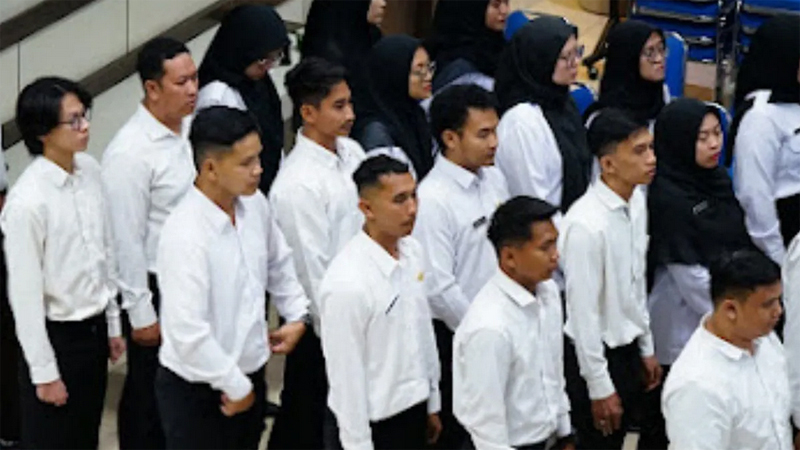 D:\2025\September 2025\17 September 2025\5\HAL 5\Para Pegawai Pemerintah dengan Perjanjian Kerja (PPPK) tahap terakhir.jpg