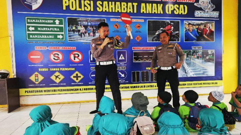 D:\2025\September 2025\18 September 2025\2\22\New Folder\Anak Usia Dini Diajak Kenali Rambu Lalin.jpg