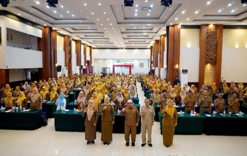 D:\2025\September 2025\24 september 2025\5\5\Wakil Bupati Banjar Habib Idrus Al Habsyi (tengah) bersama jajaran Disdik Kabupaten Banjar dan.jpg