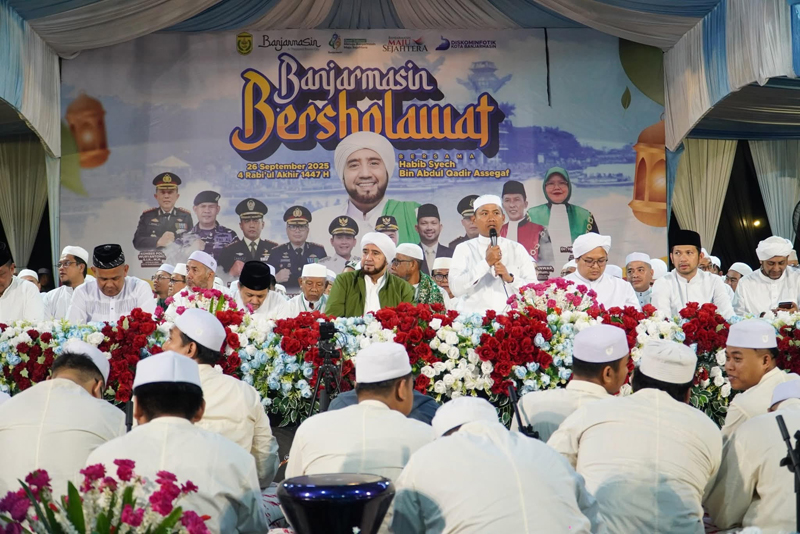 D:\2025\September 2025\29 September 2025\5\HAL 5\Habib Syech bin Andul Qadir Assegaf hadir ditengah masyarakat Banjarmasin dan bersholawat.jpg