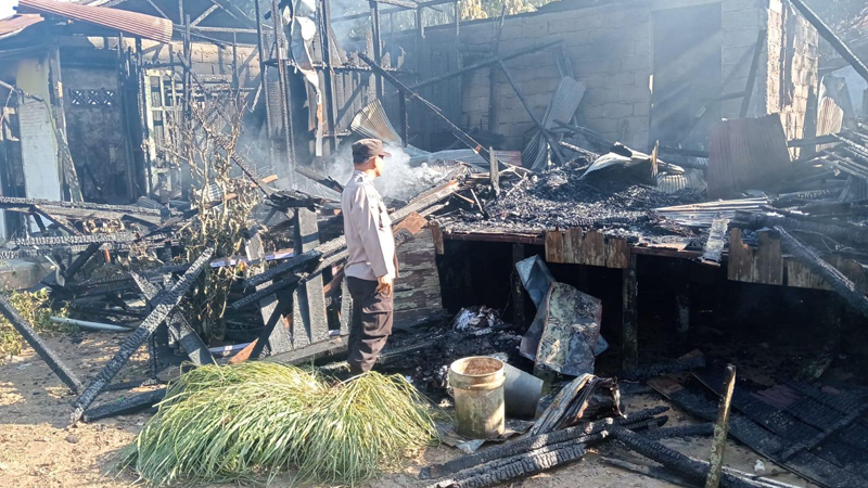D:\2025\September 2025\3 September 2025\2\222\New Folder\Rumah di Gunung Batu Hangus Terbakar.jpg