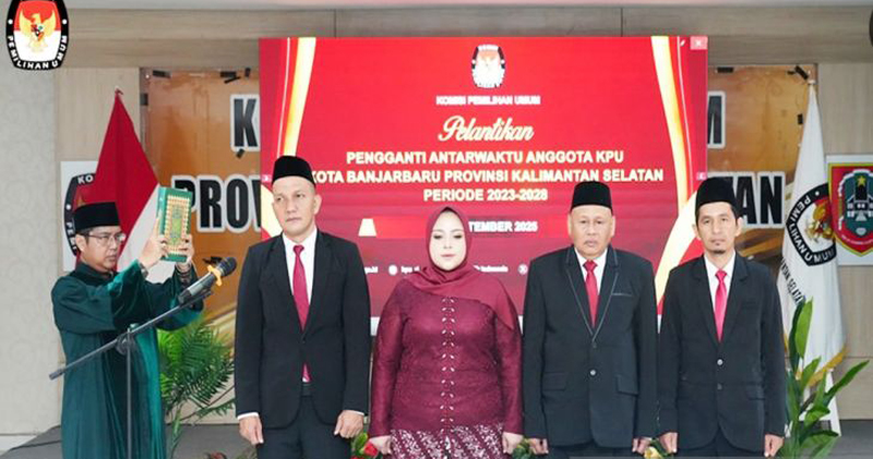 D:\2025\September 2025\30 September 2025\5\HAL 5\Empat anggota KPU Banjarbaru saat mengikuti pelantikan secara daring oleh Ketua KPU RI Mochammad Afifuddin.jpg