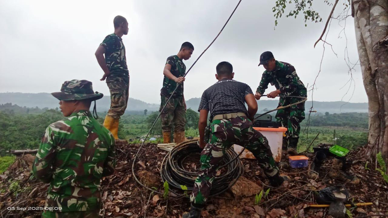D:\2025\September 2025\4 September 2025\2\2\New Folder\Tim SAR Gabungan Dirikan Antena Rifiter.jpg