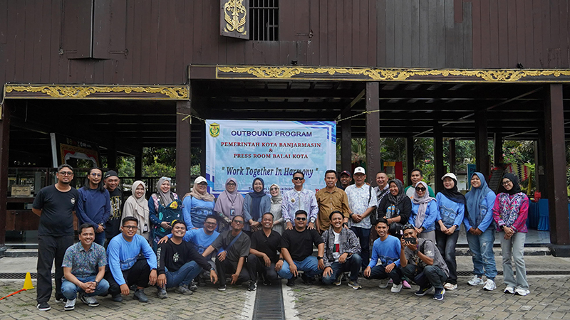 D:\2025\Oktober 2025\13 Oktober 2025\5\Walikota HM.Yamin,Sekdakot Ikhsan Budiman, Kadiskominfotik Windiastika Kartika serta insan pers.jpg