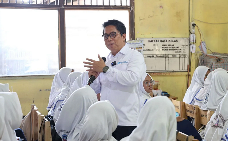 D:\2025\Oktober 2025\16 Oktober 2025\5\HAL 5\SUB Regional Head Kalimantan Pelindo Sugiono menyampaikan materi.jpg