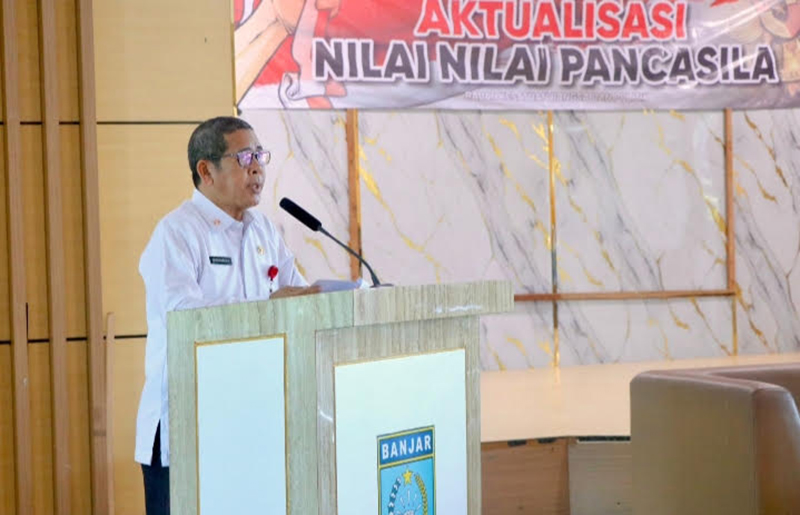 D:\2025\Oktober 2025\17 Oktober 2025\5\hal 5\Pj Sekda Banjar H Ikhwansyah memberikan sambutan saat membuka kegiatan Aktualisas.jpg