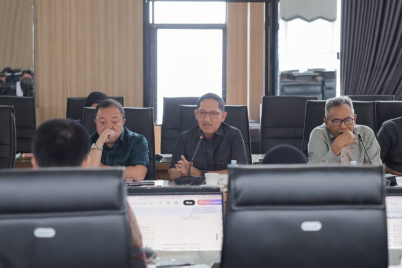 D:\2025\Oktober 2025\20 Oktober 2025\2\2\Pansus III Dukung Kepemilikan Mayoritas Pemprov di Bank Kalsel.jpg