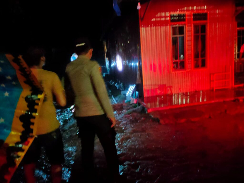 D:\2025\Oktober 2025\22 Oktober 2025\2\Rumah di Karangan Putih Hangus Terbakar.jpg