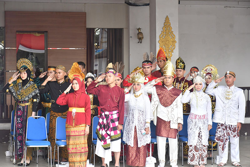 D:\2025\Oktober 2025\29 Oktober 2025\5\hal 5\Apel Hari Sumpah Pemuda ke -97 di Balaikota yang menampilkan beragam baju daerah.jpg