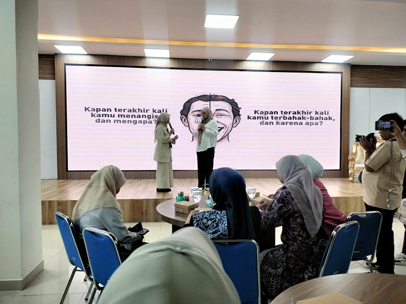 D:\2025\Oktober 2025\30 Oktober 2025\5\hal 5\hal 5\Hj Ananda menjadi nara sumber dalam Pelatihan Publik speaking organisasi wanita di Banjarmasin.jpg