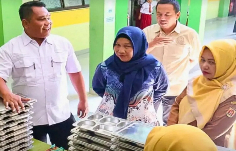G:\2025\Oktober 2025\7 Oktober 2025\5\HAL 5\Ketua Komisi I DPRD Kota Banjarbaru Ririk Sumari (tengah) bersama a.jpg