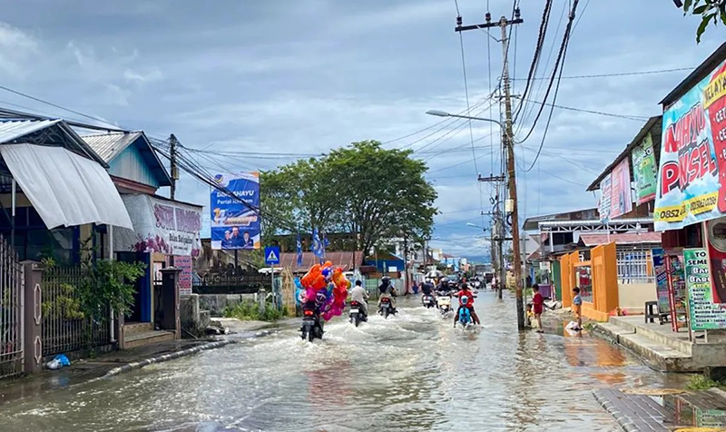 D:\2025\November 2025\10 November 2025\2\Rumah di Bantaran Sungai Barabai Tergenang.jpg