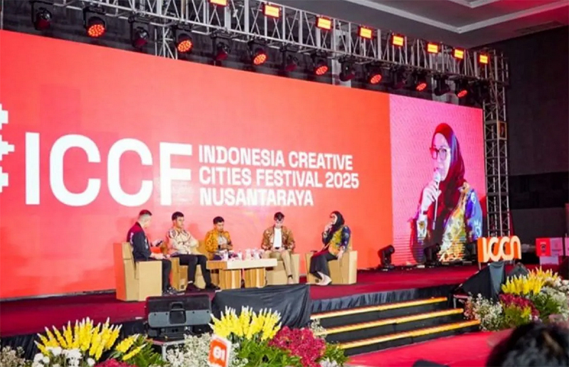 D:\2025\November 2025\14 November 2025\5\hal 5\Wali Kota Banjarbaru Erna Lisa Halaby saat memaparkan visi Aero City.jpg