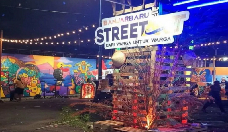 D:\2025\November 2025\17 November 2025\5\hal 5\Salah satu sudut Banjarbaru Street Festival yang berlangsung semarak.jpg