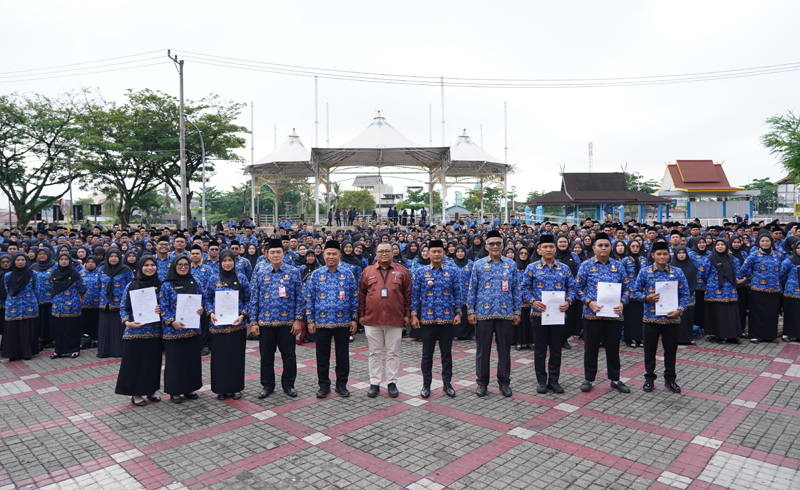 D:\2025\November 2025\18 November 2025\5\hal 5\Ribuan PPPK Paruh Waktu Kota Banjarmasin resmi terima SK.jpg