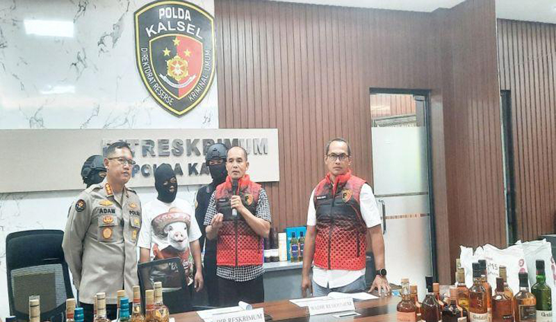 D:\2025\November 2025\19 November 2025\2\2\2\New Folder\Polda Bongkar Home Industri Miras Ilegal.jpg