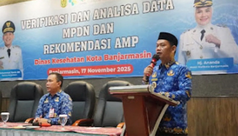 D:\2025\November 2025\19 November 2025\5\hal 5\Wali Kota Banjarmasin H Muhammad Yamin HR saat memberikan sambutan.jpg