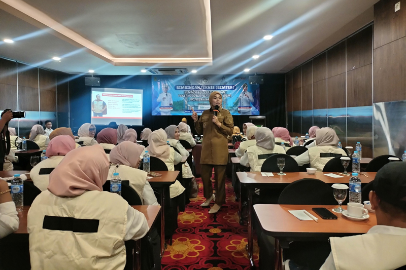 D:\2025\November 2025\19 November 2025\5\hal 5\Wawali Hj Ananda menjadi narasumber dalam peningkatan kapasistas PSM kota Banjarmasin.jpg