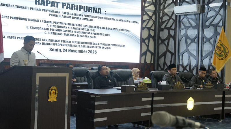 D:\2025\November 2025\25 November 2025\5\hal 5\Walikota H. Muhammad Yamin menyampaikn usulan raperda pengelolaan air limbah.jpg