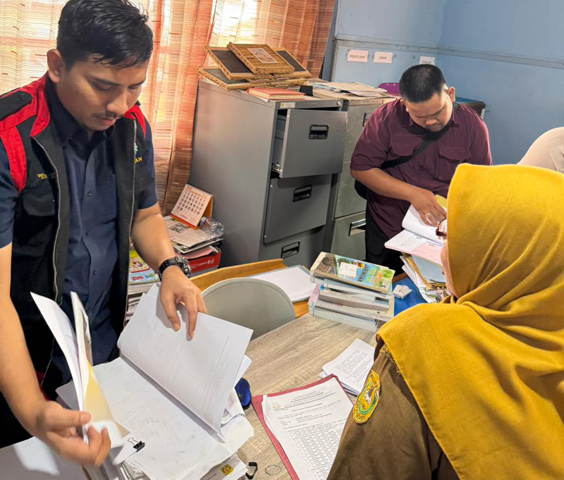 D:\2025\November 2025\26 November 2025\2\Kejaksaan Geledah Disdik Banjarmasin.jpg