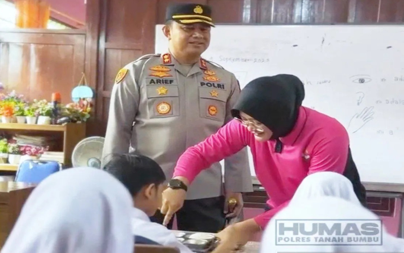 D:\2025\November 2025\27 November 2025\2\Kapolres Arief Motivasi Petugas SPPG.jpg