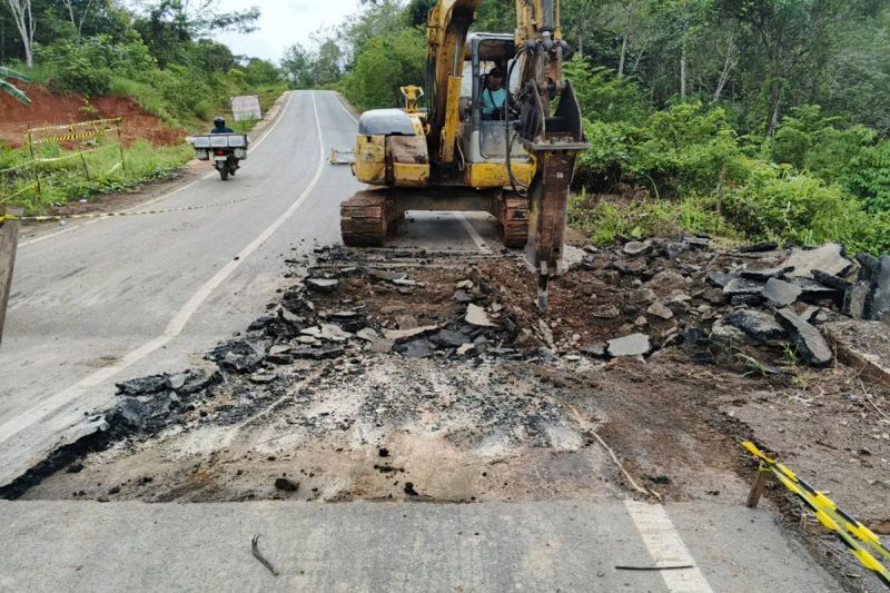 D:\2025\November 2025\28 November 2025\2\Jalan Lingkar Banjarbaru-Batulicin Diperbaiki.jpg