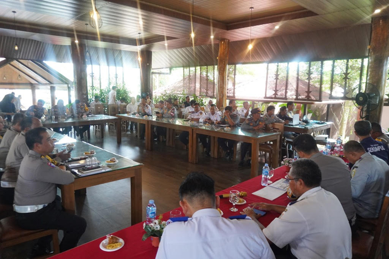 D:\2025\November 2025\28 November 2025\5\hal 5\Perwakilan dari Ditlantas Polda Kalsel, Dishub Provinsi Kalsel, Dishub kabupatenkota se-Kalimantan Selatan,.jpg