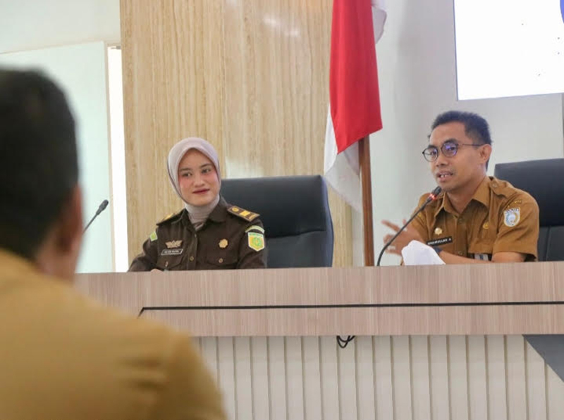 D:\2025\November 2025\6 November 2025\5\hal 5\Plt Asisten Pemerintahan dan Kesra Setda Banjar Khairullah Anshari memberikan sambutan.jpg