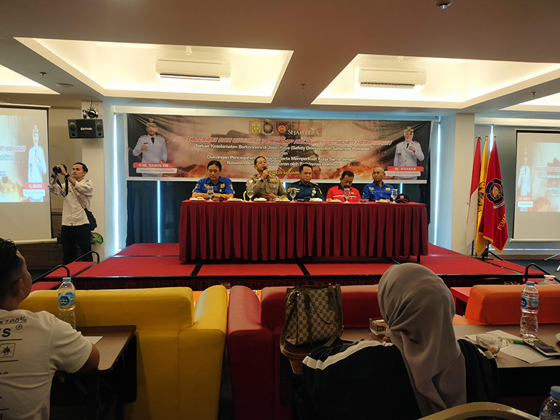 D:\2025\November 2025\6 November 2025\5\hal 5\Sejumlah narasumber dihadirkan Dinas Damkar.jpg