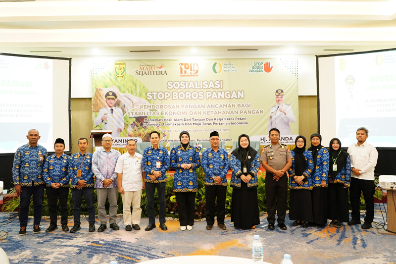 D:\2025\2 Desember 2025\5\hal 5\Wakil Walikota Banjarmasin, Hj.Ananda dan jajaran.jpg